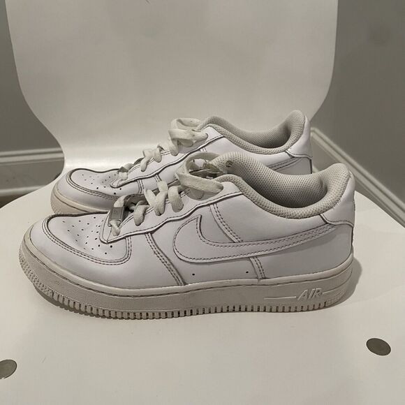 Nike Youth Air Force 1 Low GS Triple White DH2920-111  Size 5.5Y Low Top Leather - Picture 1 of 7